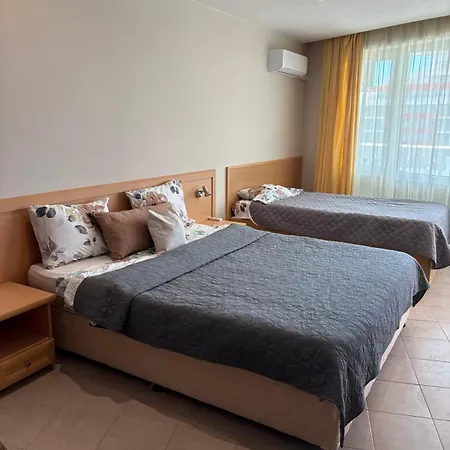 Miramar Palace 615 Apartman *