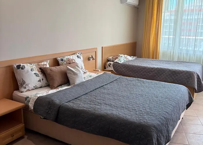 Miramar Palace 615 Apartman *